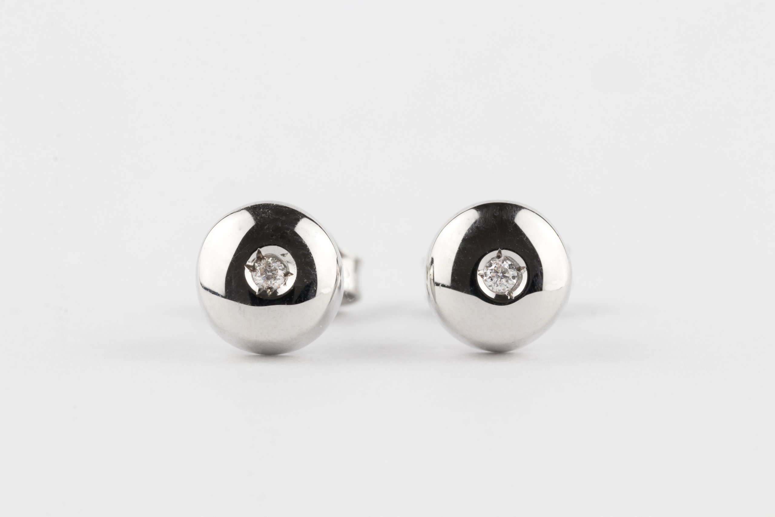 Never Say Never Orecchini A Foglia In Oro Bianco 18kt Con 12 Zirconi: Eleganti, 1,3 Cm