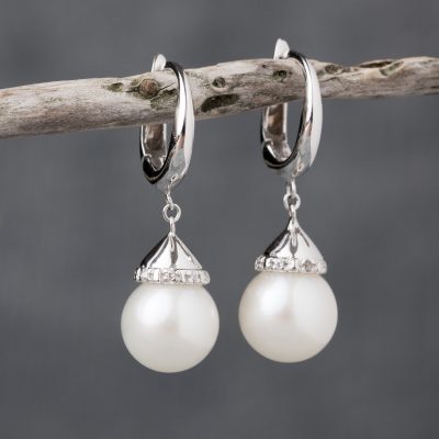 Orecchini oro bianco 18kt con perle fresh water e zirconi