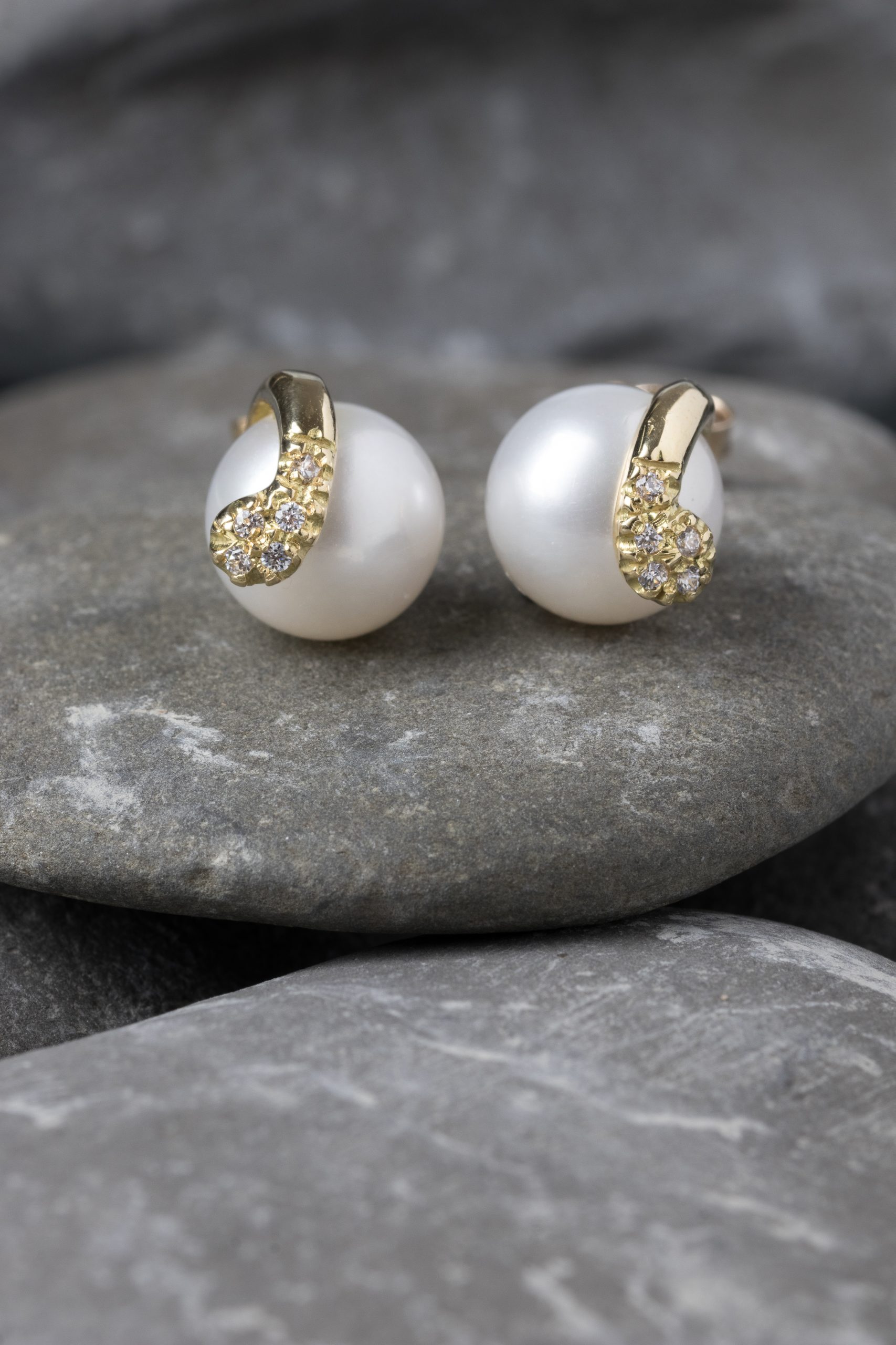 Yazilind Orecchini Donna A Fiore Con Perle – Placcato Oro 18K, Piccoli 0,7 Cm, Regalo Ideale Per Matrimonio, Compleanno, Festa Della Mamma